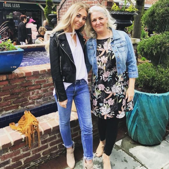 Meet your Posher, Stephanie - Picture 1 of 1